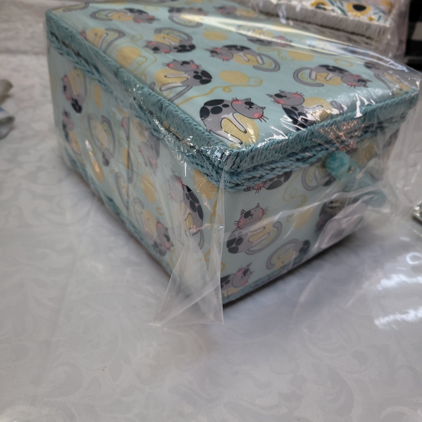 Boite de couture chat