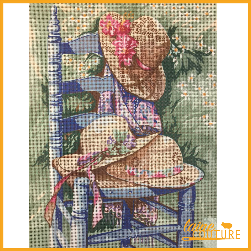 Margot - La chaise aux chapeaux