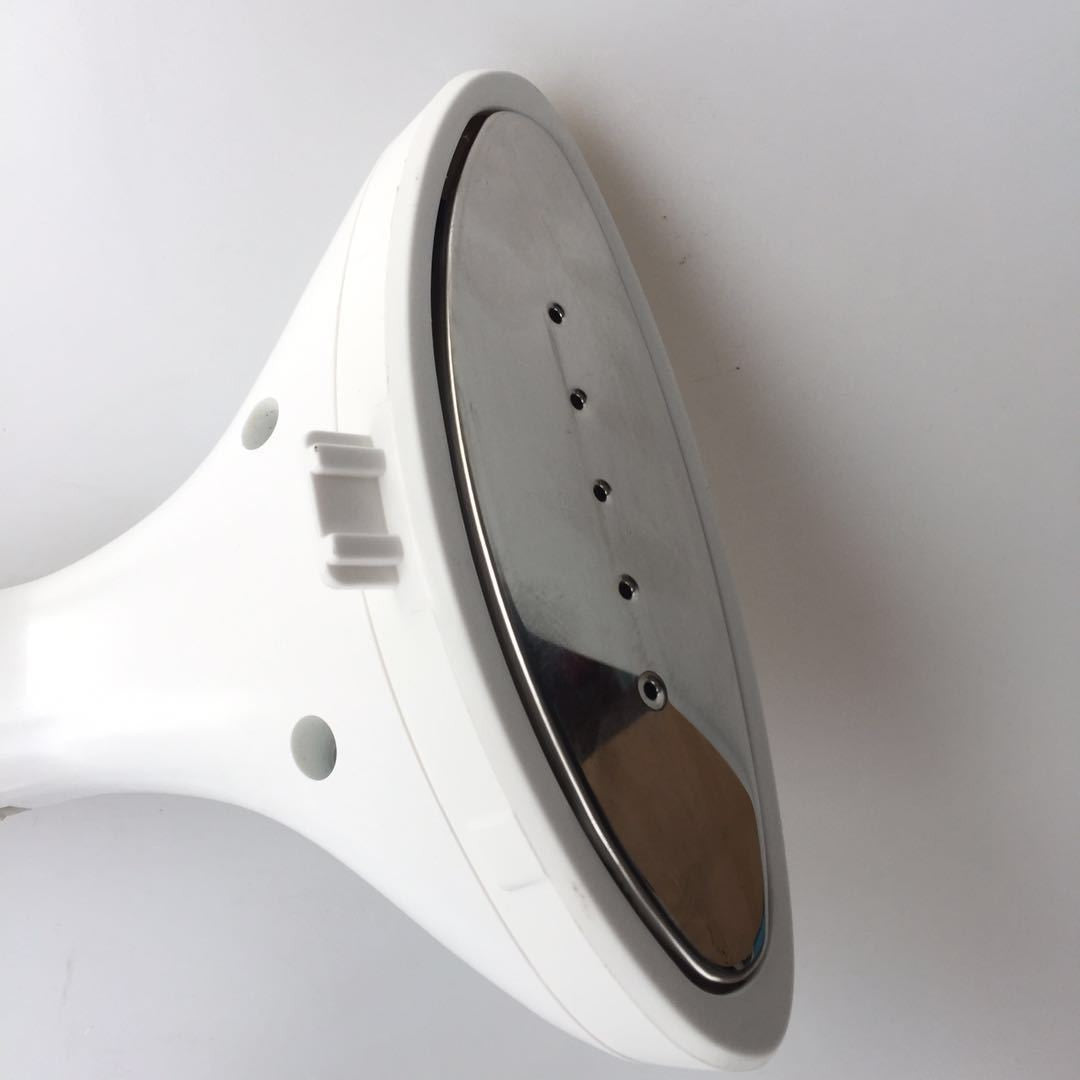 Défroisseur à vapeur domestique