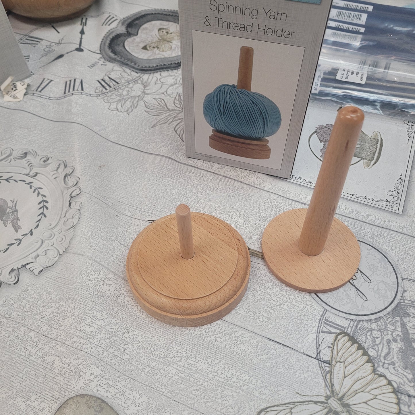 Spinning yarn and thread holder