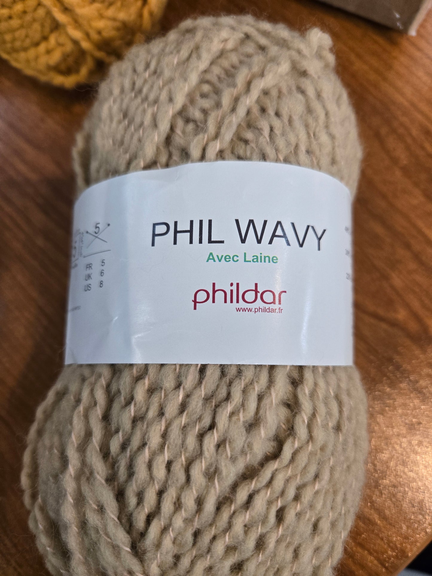 Phil wavy 48% polyamide 30%acrylique 22%laine
