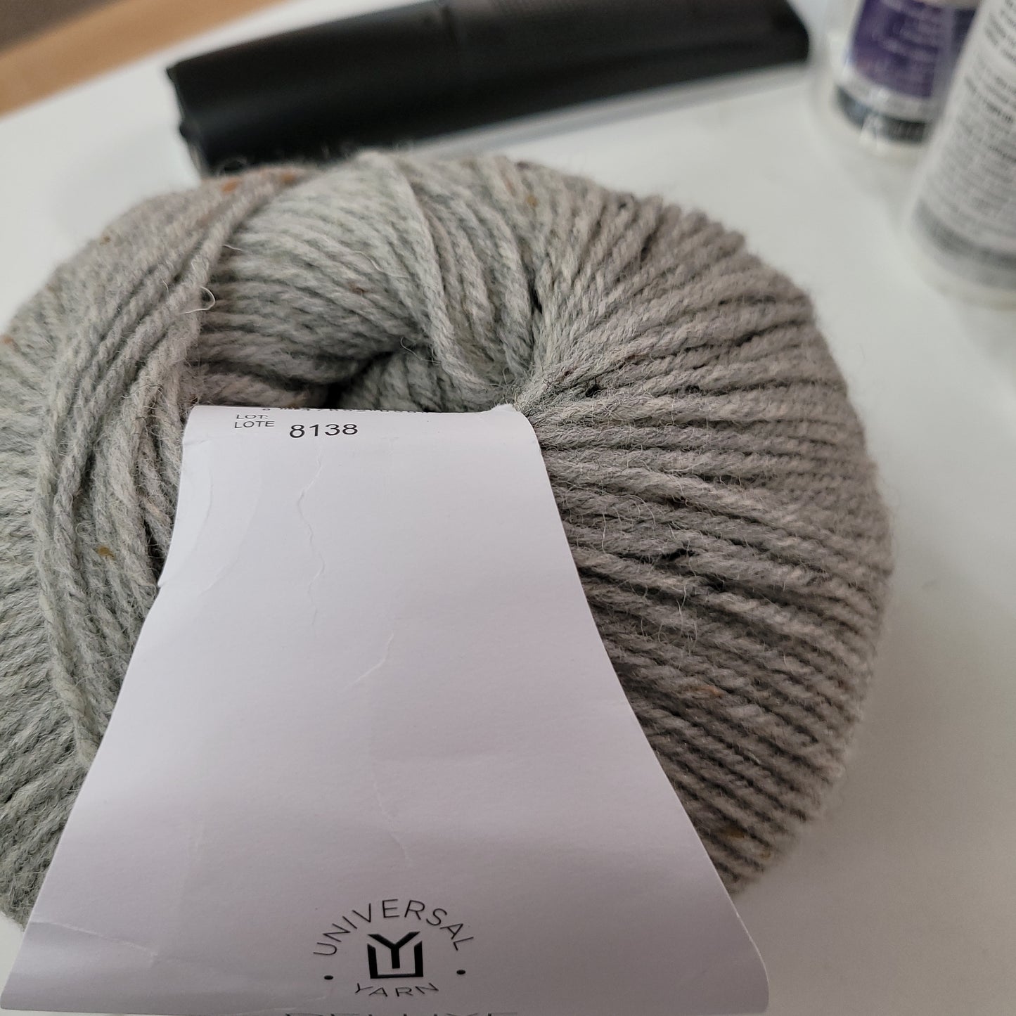 Universal Yarn 913 smoke